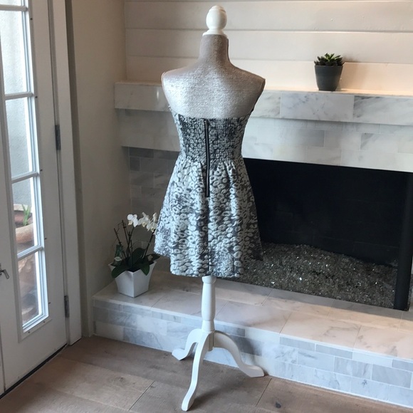 Mink Pink Jacquard Gray Leopard Strapless Mini Dress M - Picture 5 of 9